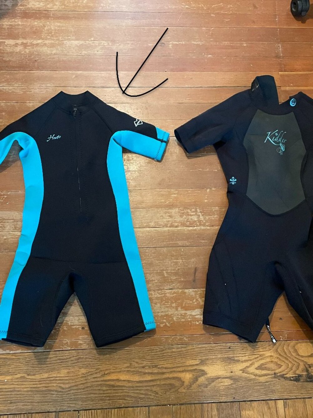 Hevto Black & Blue Short-Sleeve Wet Suit SMALL